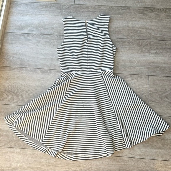 Club Monaco Dress Women's Black And White Striped A-Line Sleeveless - Picture 12 of 14